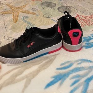 Puma women’s size 8 sneakers